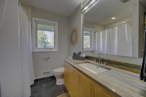 925 Bay Point Rd, Milwaukee WI  53217-1355 exterior