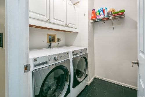 156 Alicia Dr, Babylon NY 11703-4035 exterior