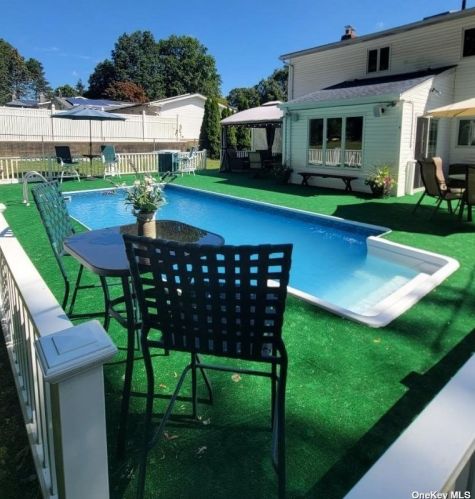 38 Fuller St, Huntington Station NY 11746-6657 exterior