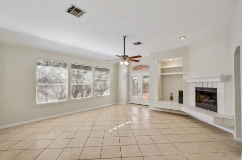 1729 Dapplegrey Ln, Austin TX 78727-4545 exterior