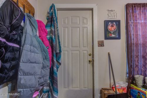 1373 Park St, Meskegon, MI 49441-1943