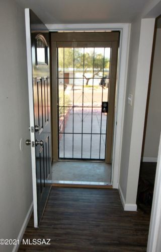 7365 Eastview Dr, Tucson AZ 85710-5519 exterior