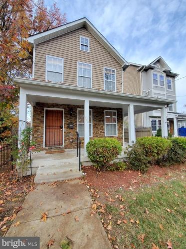 4306 Hayes St, Washington DC  20019-8057 exterior