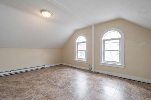 57 Fox St, Worcester MA 01604-4331 exterior