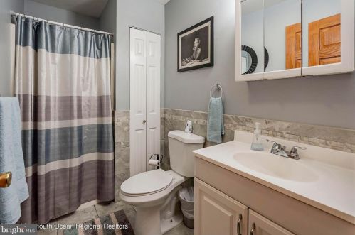 4 Vine St, Berkeley Township NJ 08721-2420 exterior