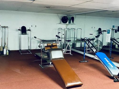 2160 Greentree Rd, Pittsburgh PA  15220-1407 exterior