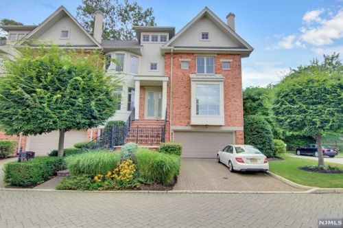 141 Hudson Cv, Edgewater NJ 07020-1480 exterior