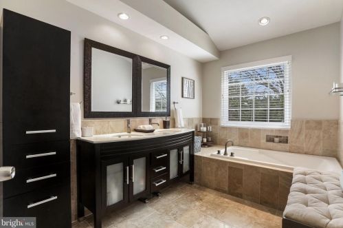 3907 Elbert Ave, Alexandria VA 22305-2045 exterior