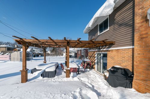 828 Stratford Ave, Elmhurst IL 60126-4651 exterior