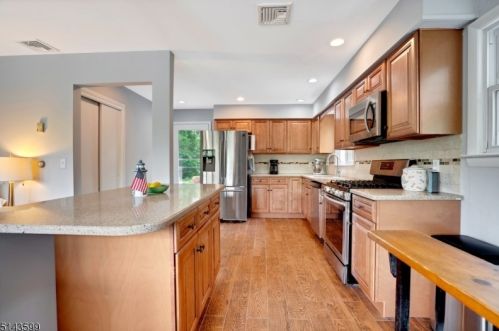 26 Glenwood Rd, Parsippany NJ 07834-3308 exterior