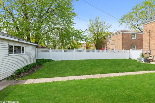 3713 85th St, Chicago, IL 60652-3703