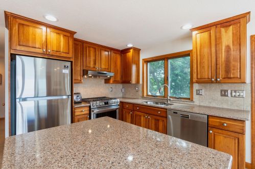 29 Bayberry Ln, Eastham MA 02642-2352 exterior