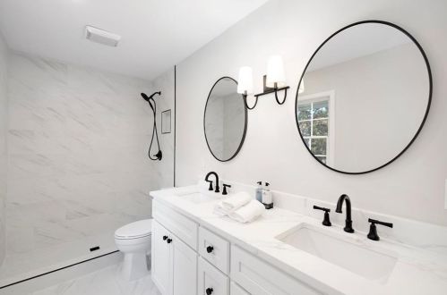 7330 Hunters Branch Dr, Atlanta GA  30328-1721 exterior