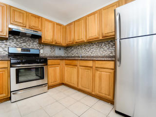 10 Commercial Ave, New Brunswick NJ  08901-1401 exterior