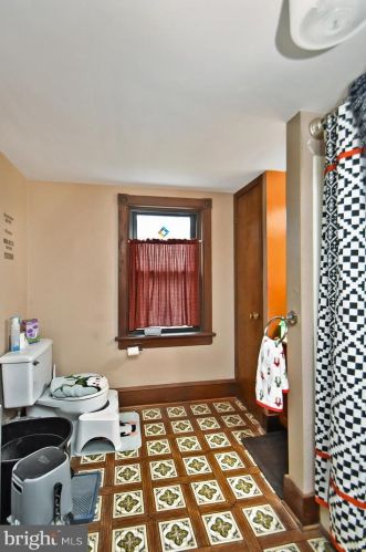 7757 Center St, Slatington PA 18080-3435 exterior