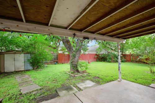 5809 Encinal Cv, Austin TX 78744-4442 exterior