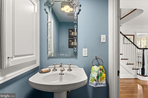 5103 Duvall Dr, Bethesda MD 20816-1871 exterior