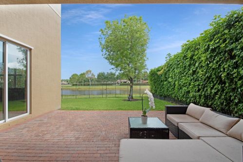 7878 Emerald Winds Cir, Boynton Beach FL 33473-7834 exterior