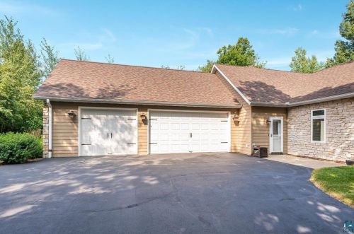 525 Crystal Dr, Duluth MN 55811-4409 exterior