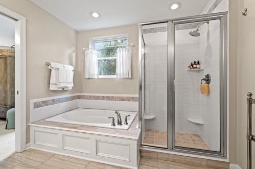 868 Highpointe Cir, Pittsburgh PA 15220-1854 exterior