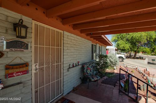 752 Edgewater Dr, Tucson AZ 85704-2412 exterior