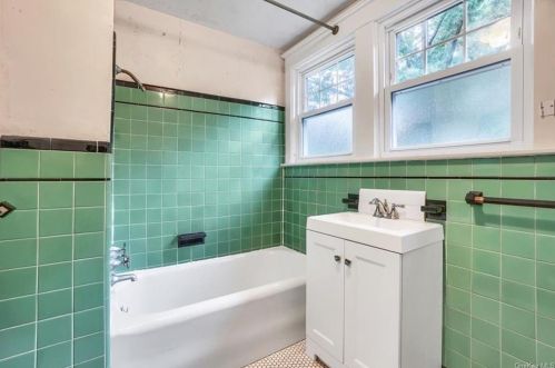 12 Platt St, Poughkeepsie NY 12601-4944 exterior