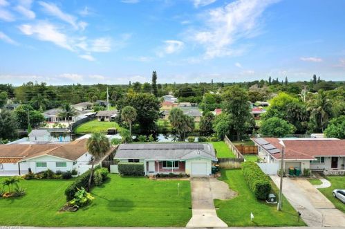 2285 41 Ter, Naples FL 34116-6517 exterior