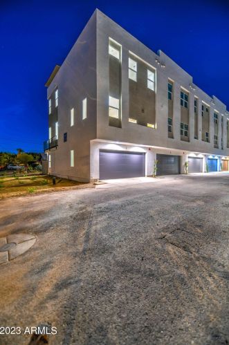 825 9th Ave, Phoenix AZ  85007-2315 exterior