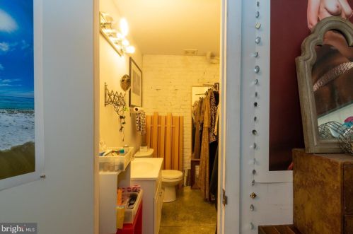 829 Catharine St, Philadelphia PA 19147-2716 exterior