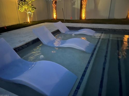 525 102 Ave, Naples FL 34108-3213 exterior