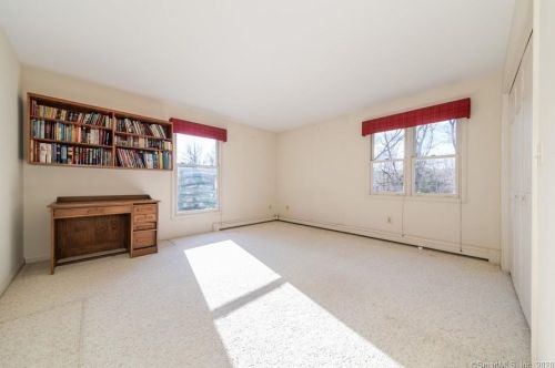 21 Colonial Ln, Ridgefield CT 06877-1921 exterior