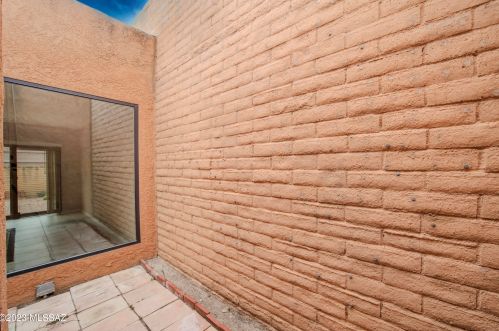 5050 South Regency Cir, Tucson AZ 85711-3043 exterior