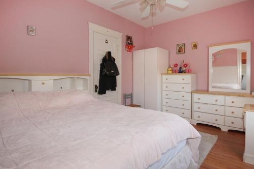 10 Bedford Ave, Worcester MA 01604-4739 exterior