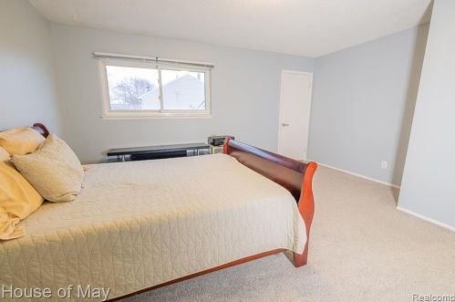 805 Kirts Blvd, Troy MI 48084-4825 exterior