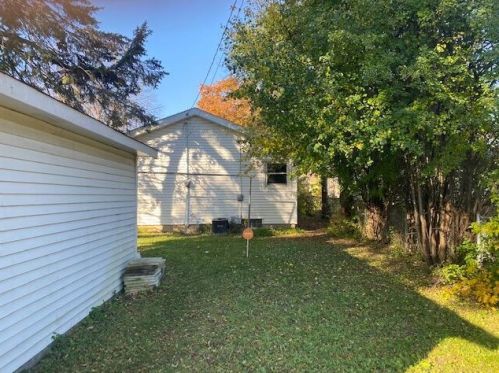 5854 80th St, Milwaukee, WI 53218-1717