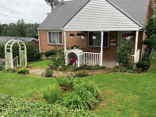 210 Clay Dr, Pittsburgh, PA 15235-3703