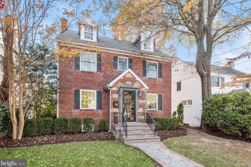 4414 Davenport St, Washington, DC 20016-4414