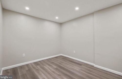 8284 Clifton Farm Ct, Alexandria VA  22306-3265 exterior