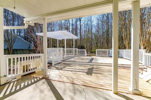 3070 Dogwood Crk Pkwy, Duluth GA 30096-7412 exterior