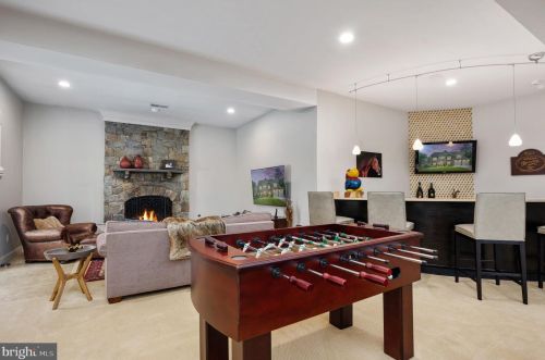 6421 Divine St, Mc Lean VA 22101-4702 exterior