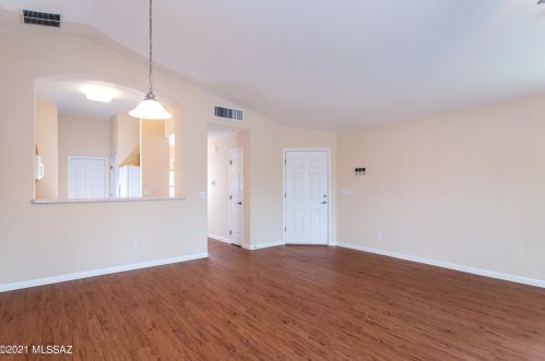 9558 Marsh Wren Pl, Tucson, AZ 85742-8455