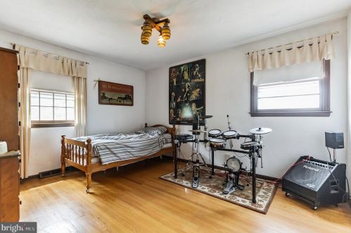 271 Lamplighter Ln, Huntingdon Valley PA 19006-3033 exterior