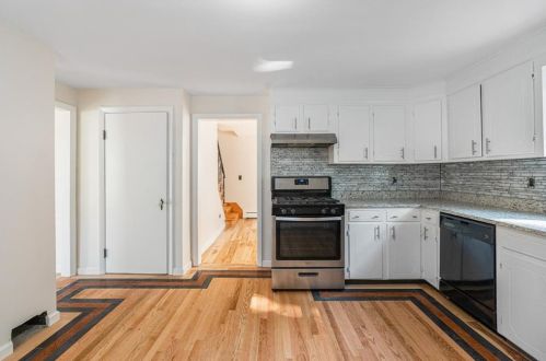 425 9th Ave, Woonsocket, RI 02895-4018