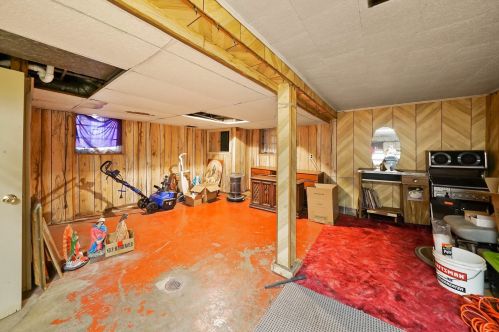 8417 Brandon Ave, Chicago IL 60617-4457 exterior