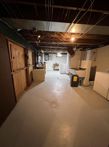 304 Espanola Ave, Kalamazoo MI  49004-1104 exterior