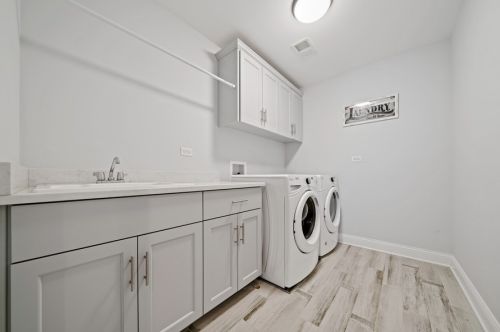 697 Parkside Ave, Elmhurst IL 60126-5029 exterior