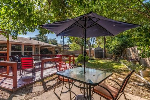 523 Dean Dr, Denison, TX 75020-3613