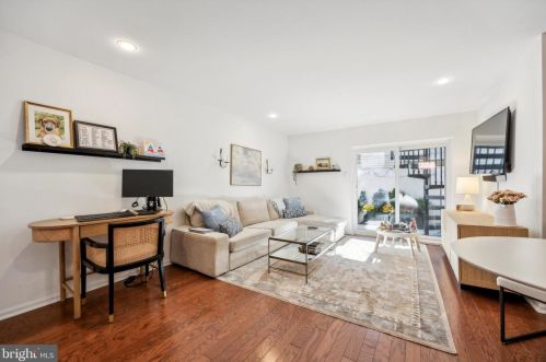 2210 Kater St, Philadelphia PA 19146-1139 exterior