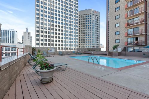 66 9th St, Saint Paul MN  55101-4700 exterior