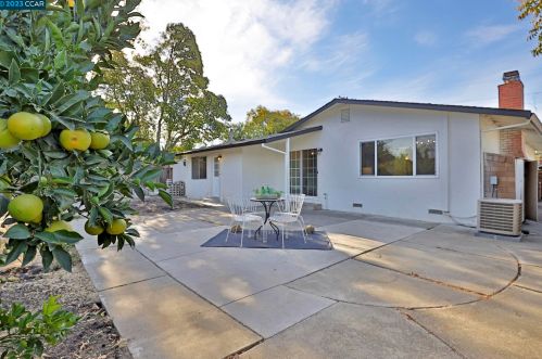1872 Queens Rd, Concord CA  94519-1722 exterior